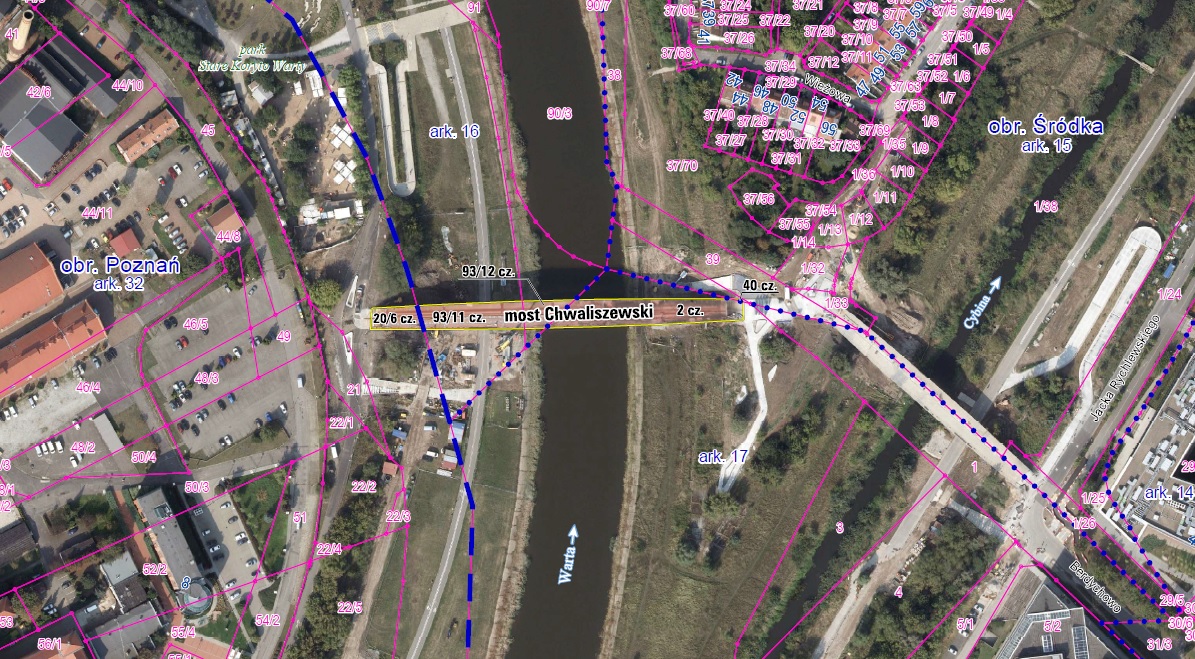 mapa lotnicza przestawiające most nad rzeką i jego otoczenie zaznaczono między innymi nazwę most Chwaliszewski - grafika artykułu