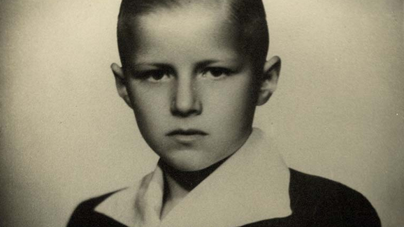 chłopiec w wieku około 8 do 10 lat - archiwalne zdjęcie Romka Strzałkowskiego