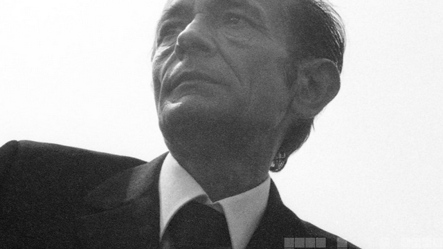 mężczyzna w średnim wieku o ciemnych włosach lekko łysiejący ubrany w garnitur - archiwalne zdjęcie Stanisława Matyi