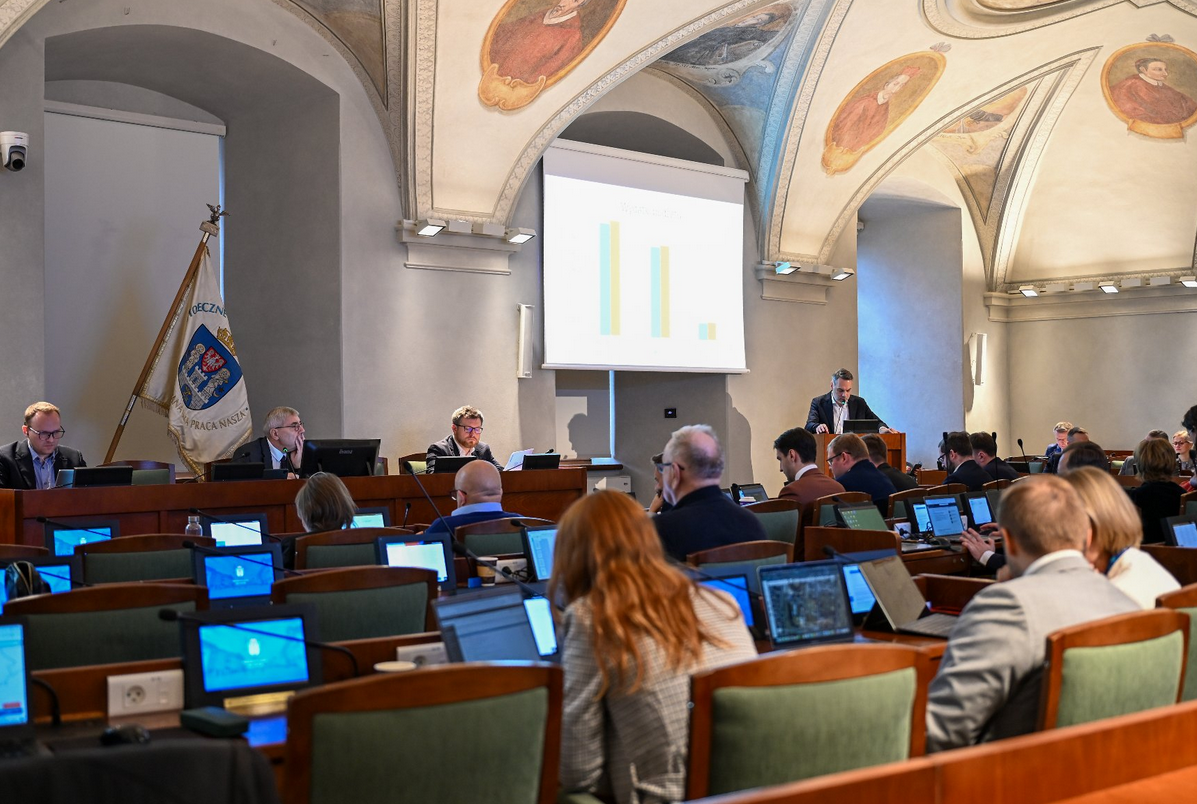 radne i radni obradują podczas sesji Rady Miasta Poznania - grafika artykułu - grafika artykułu