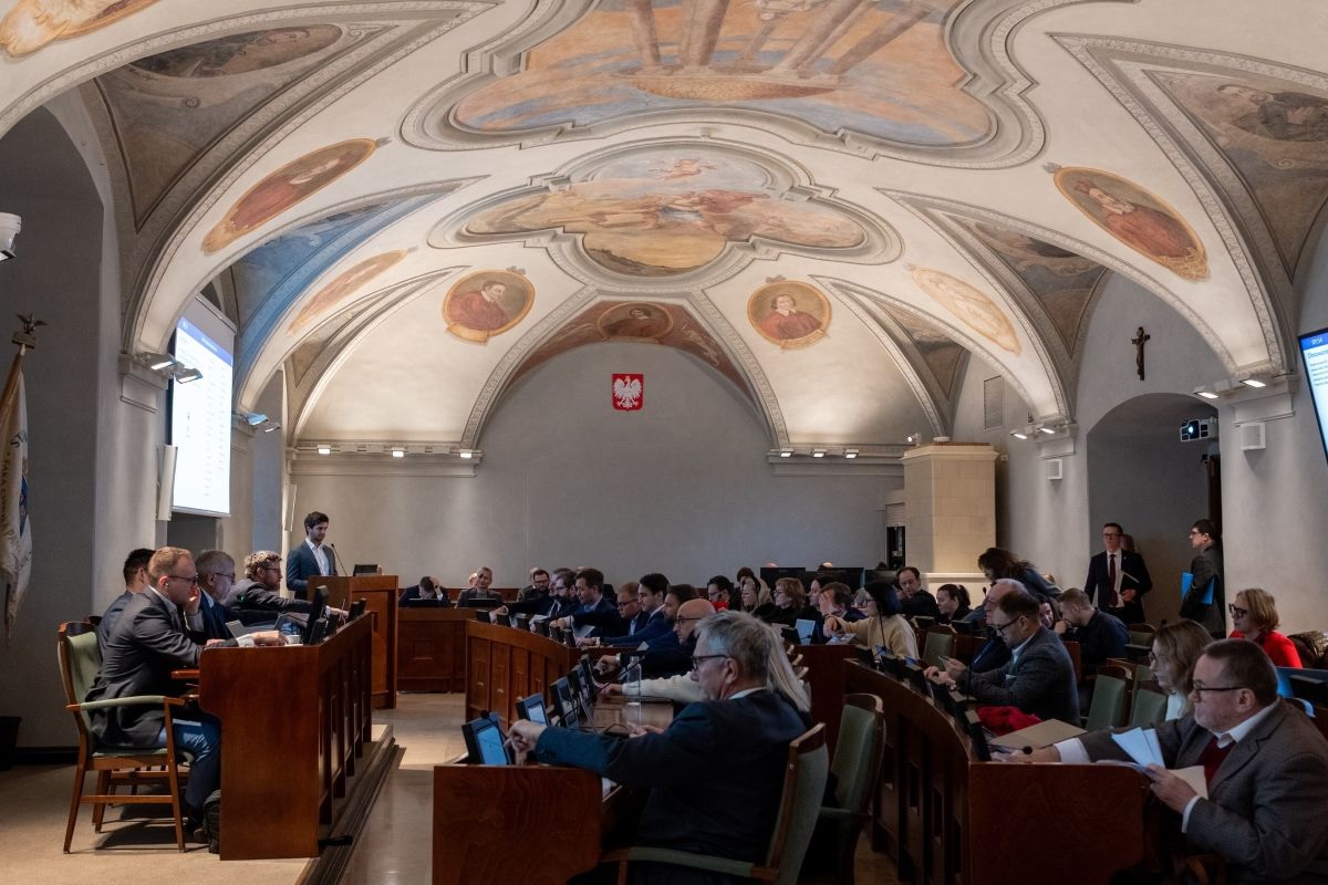 radne i radni obradują podczas sesji Rady Miasta Poznania - grafika artykułu - grafika artykułu