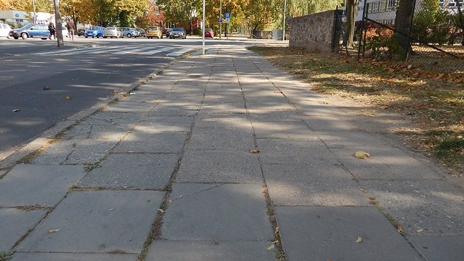 Chodnik przed inwestycją (fot. A. Gumny)