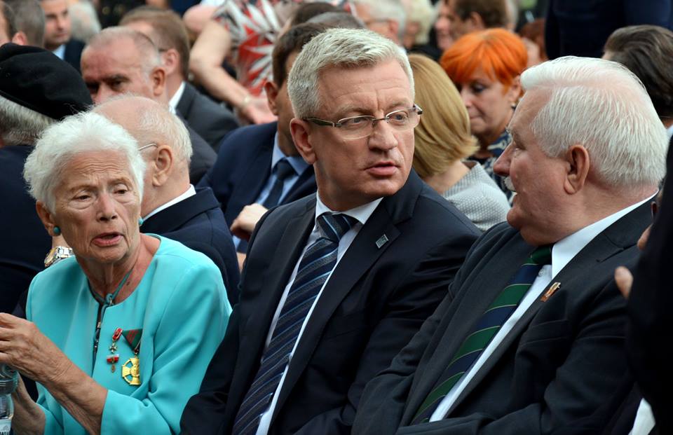 Aleksandra Banasiak, Jacek Jaśkowiak i Lech Wałęsa (fot. UMP) - grafika artykułu