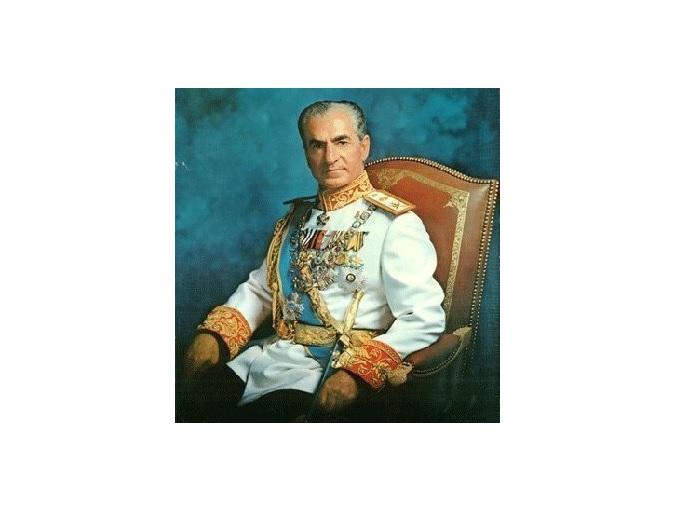 Mohammad Reza Pahlawi, fot. farahpahlavi.org - grafika artykułu