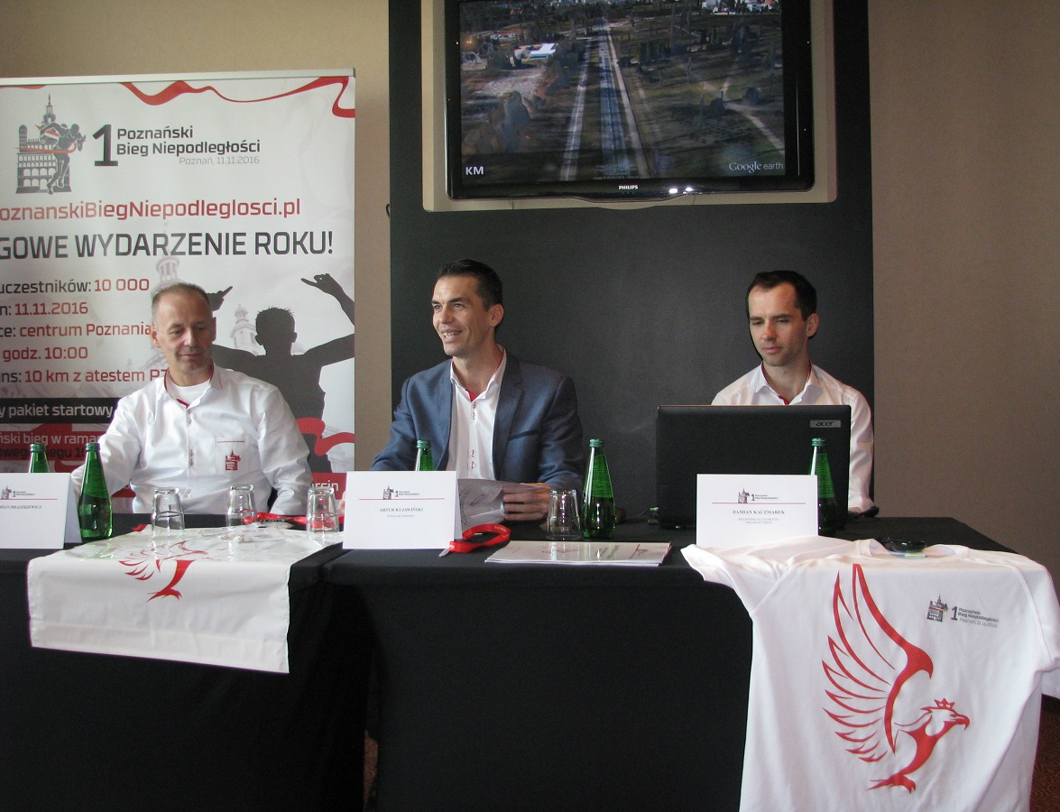 Dmian Drąszkieiwcz - autor medalu; Artur Kujawiński - dyrektor sportowy PBN i Damian Kaczmarek - przewodniczący Komitetu Organizacyjnego PBN - grafika artykułu