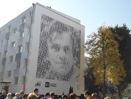 Pani Krystyna patrzy