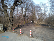 Słupki blokują nielegalne parkowanie