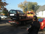 Strażnicy odholowują wraki