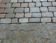 Szlifują bruk na Starym Mieście