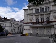 Teatr nocą bez tajemnic