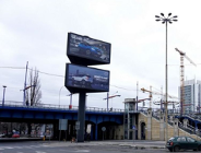 W weekend będą usuwać pylon reklamowy przed dworcem