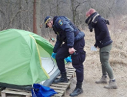 Wciąż trwa zimowa pomoc bezdomnym przez Straż Miejską