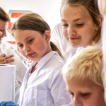 dzieci w Laboratorium
