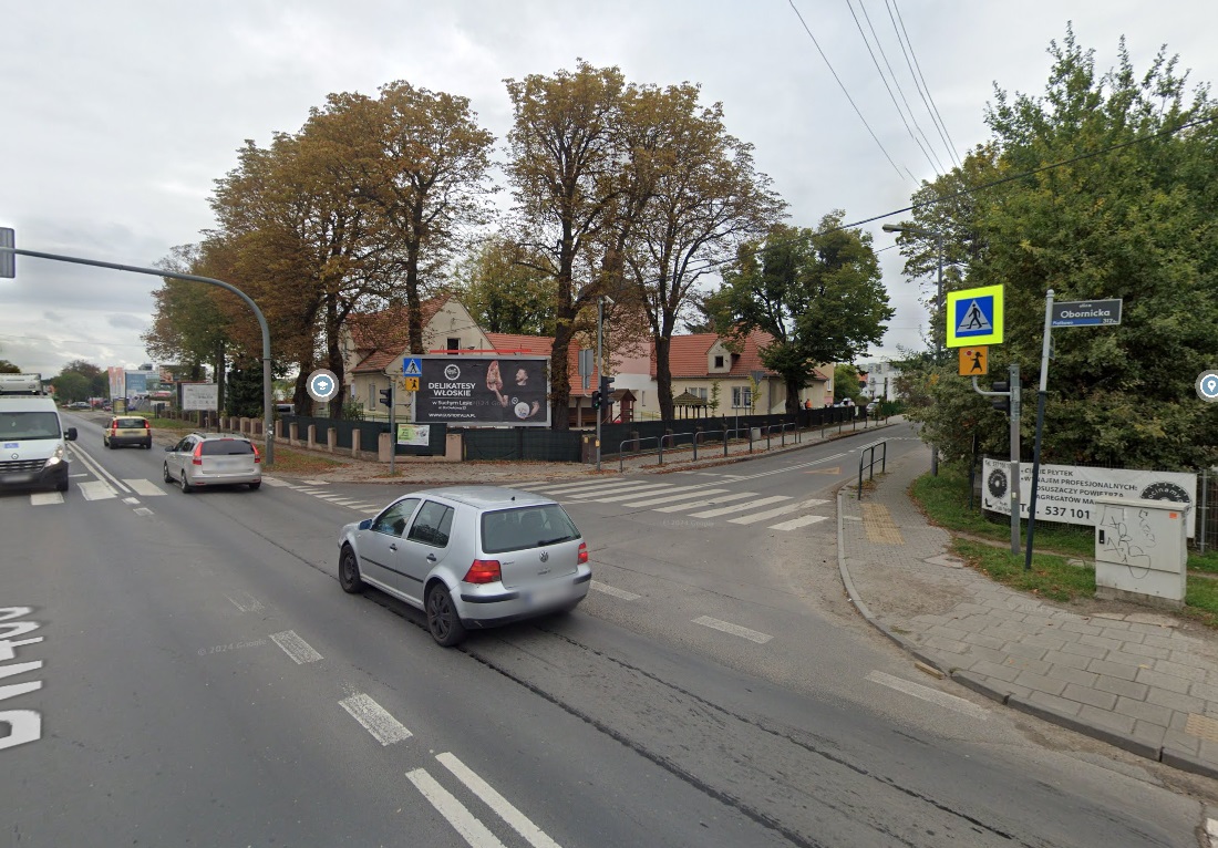 W związku z budową kanalizacji sanitarnej i sieci wodociągowej na ul. Obornickiej w Poznaniu wprowadzony będzie ruch wahadłowy fot. screen Google Maps Skrzyżowanie ulic Hulewiczów i Obornickiej
