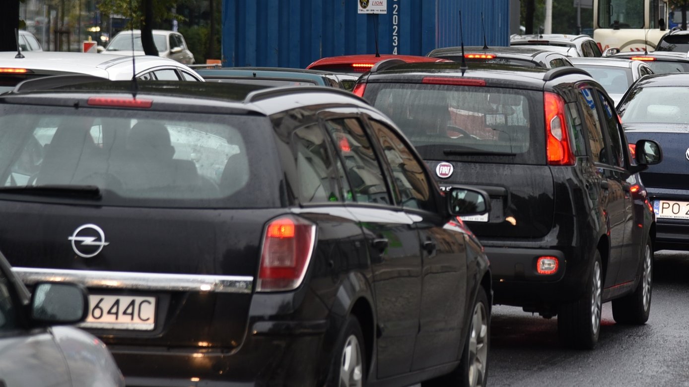 Kierowcy, którzy chcą przerejestrować samochód, mogą liczyć się z utrudnieniami na początku tygodnia