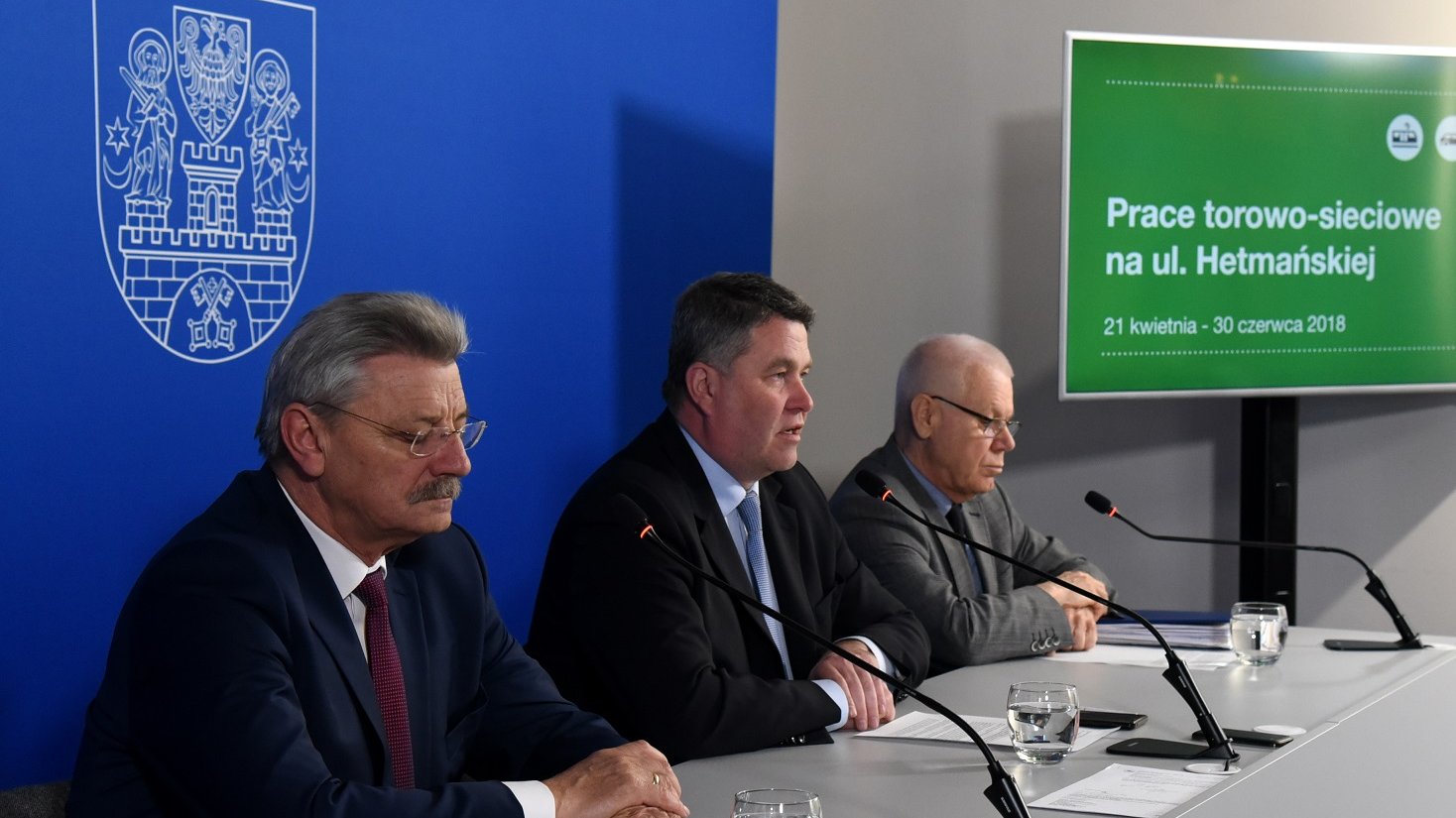 Konferencja dotyczą prac torowo-sieciowych na ul. Hetmańskiej