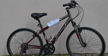 Nr 7: rower marki Gary Fisher, trekkingowy, rozmiar kół 26". Cena wywoławcza: 120 zł.