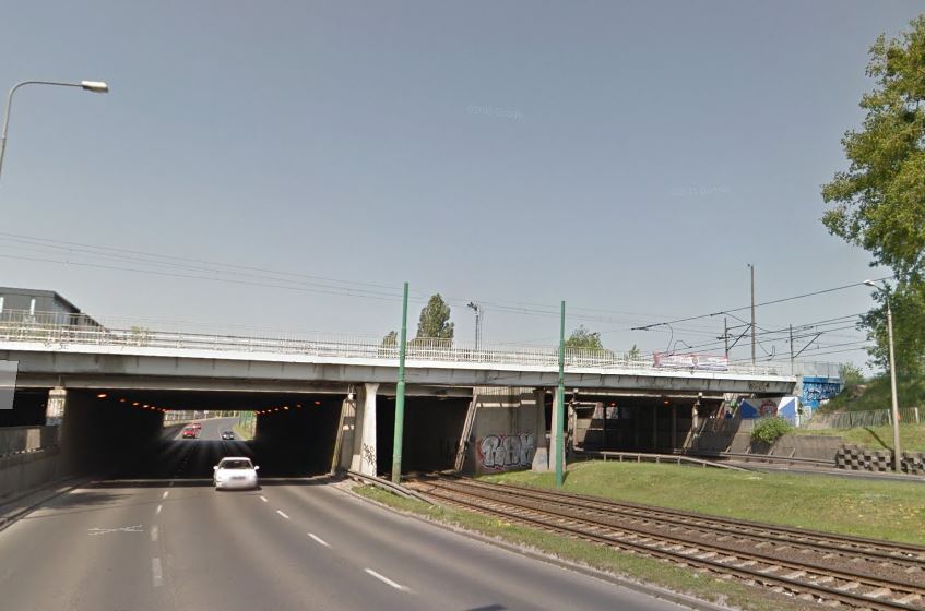 Wiadukt kolejowy nad ul. Hetmańską (Google Street View) - grafika artykułu