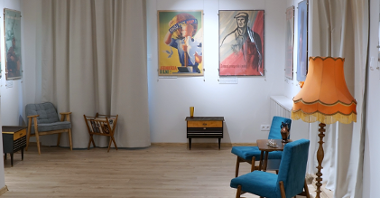 W galerii można oglądać plakaty ze zbiorów Wielkopolskiego Muzeum Niepodległości, które pochodzą z okresu PRL-u