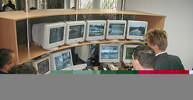 centrum monitoringu w komisariacie przy ul. Kochanowskiego działa od IX 2002 r.