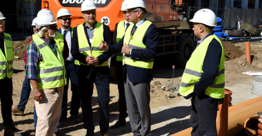 Prezydent Jacek Jaśkowiak kolejny raz odwiedził teren budowy