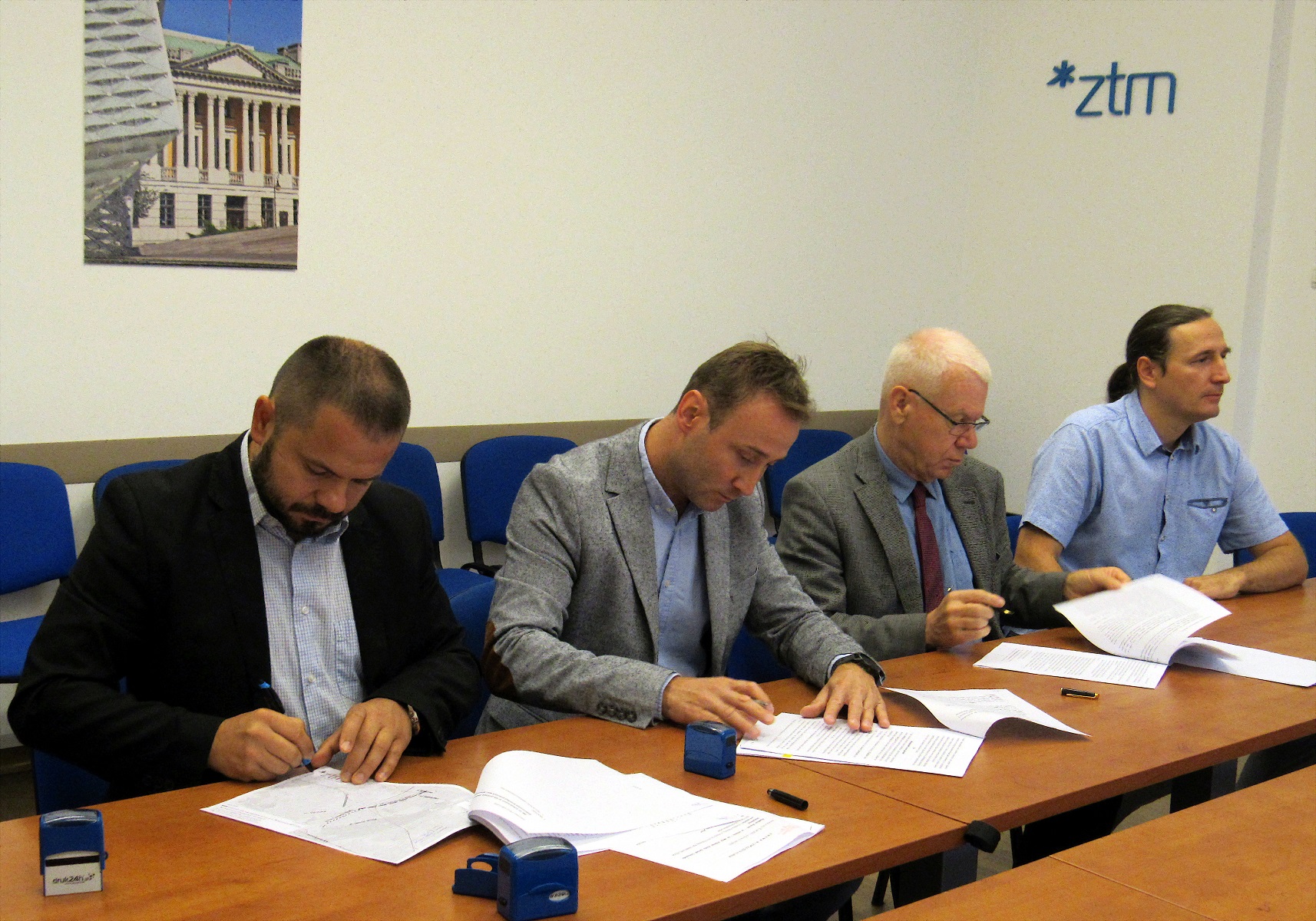 Podpisano umowę na wykonanie koncepcji funkcjonalno-przestrzennej budowy przedłużenia trasy tramwajowej z pętli Dębiec na Klin Dębiecki - grafika artykułu