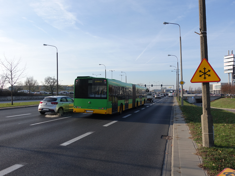 Trwają prace przy wyznaczaniu śluz dla autobusów komunikacji miejskiej na dwóch winogradzkich skrzyżowaniach. - grafika artykułu