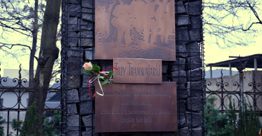 Odsłonięcie pamiątkowej tablicy na skwerze Trzech Tramwajarek