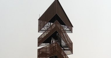 Montaż wieży widokowej na Szachtach/ fot. ZZM