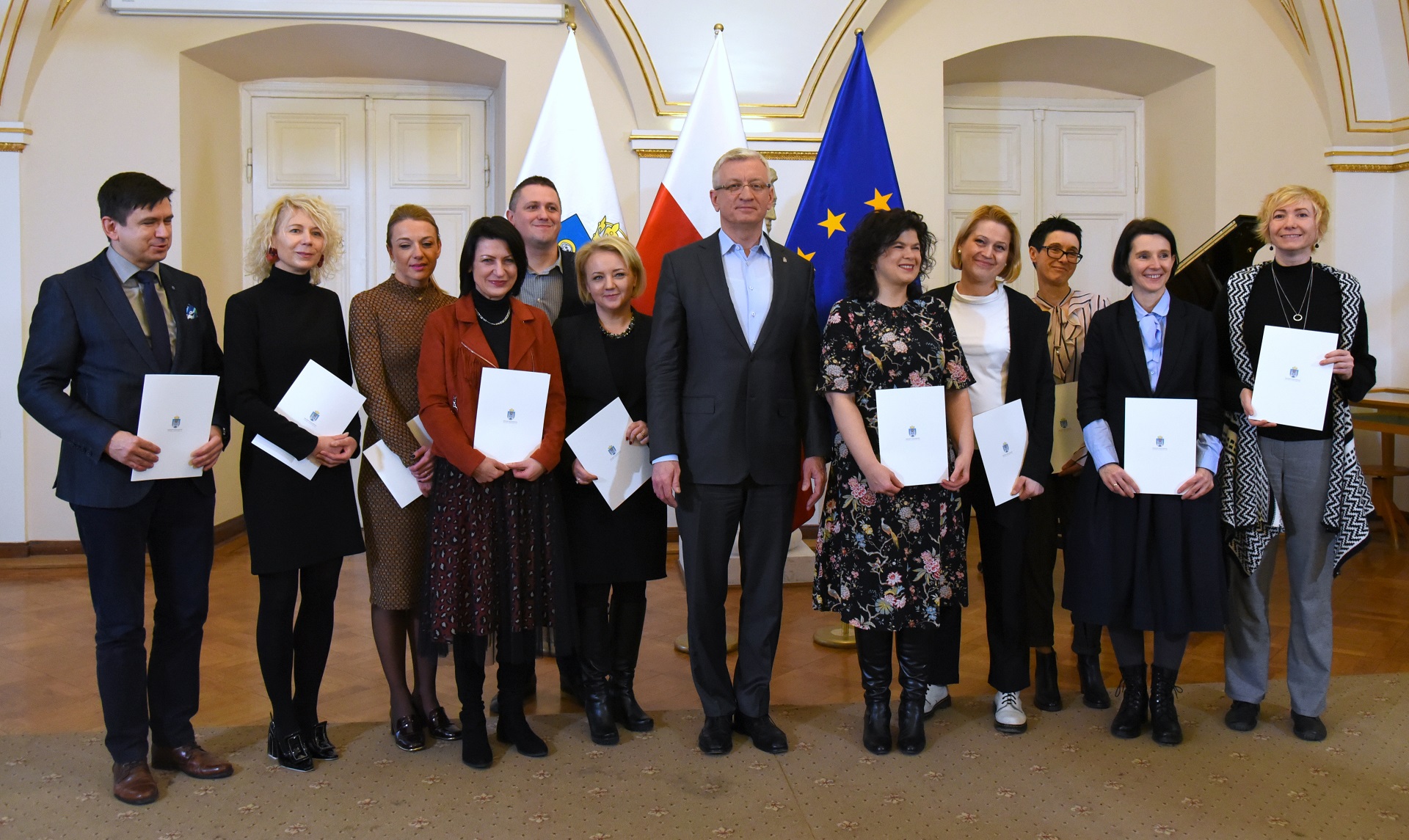 Członkowie i członkinie Zespołu ds. Polityki Równości i Różnorodności otrzymali nominację z rąk prezydenta Jacka Jaśkowiaka - grafika artykułu