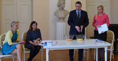 We wtorek, w Sali Białej Urzędu Miasta Poznania odbyło się losowanie miejsc dla poszczególnych komitetów