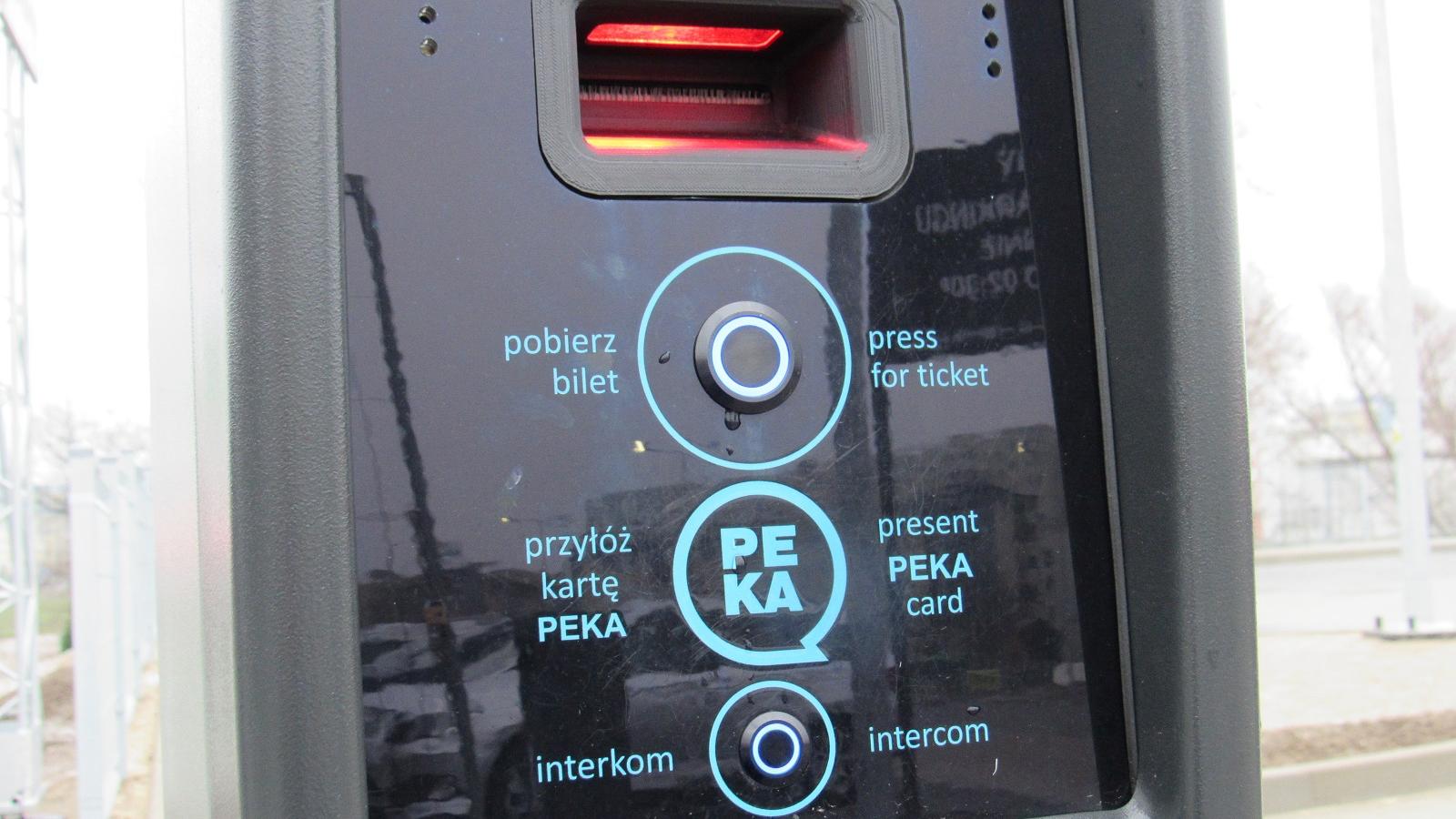 Wszystkie rodzaje biletów długookresowych zapisywanych na kartach PEKA będą umożliwiały wjazd na parking na takich samych zasadach - grafika artykułu