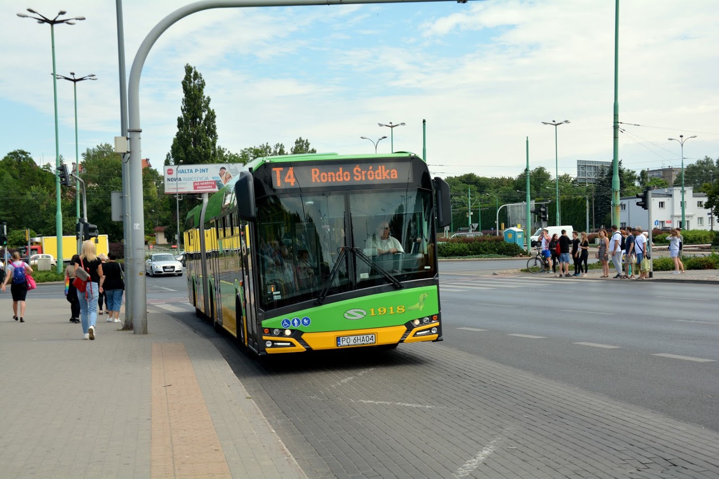 Aby ułatwić pasażerom przemieszczanie się, uruchomiona została linia autobusowa za tramwaj T4, która kursuje na trasie rondo Śródka - rondo Rataje - grafika artykułu