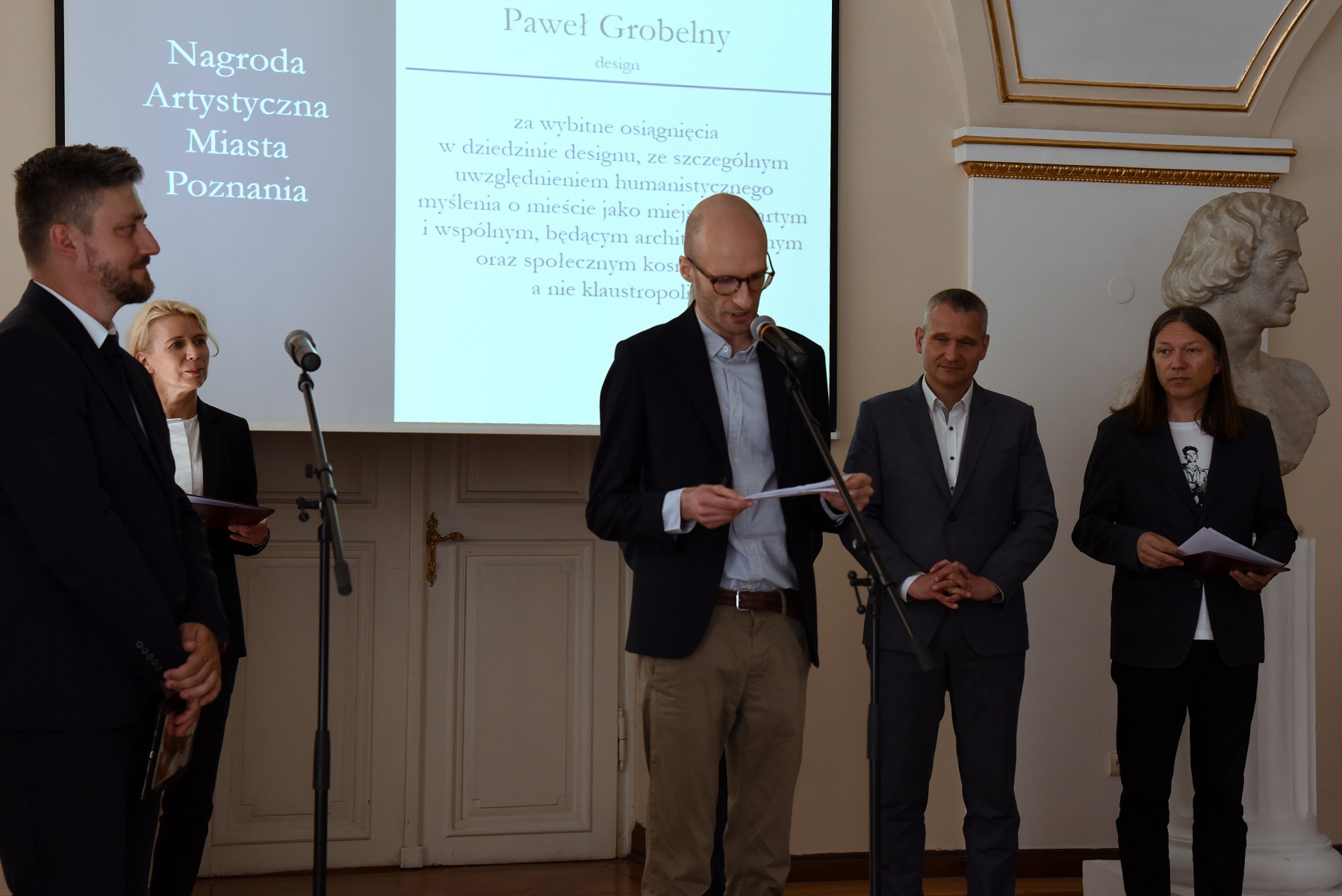Nagrodę Artystyczną Miasta Poznania otrzymał dr Paweł Grobelny, projektant i kurator - grafika artykułu