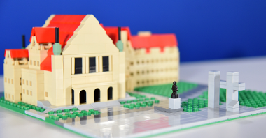 1 września otwarta zostanie wystawa prezentująca 26 makiet najbardziej rozpoznawalnych poznańskich obiektów zbudowanych z klocków Lego