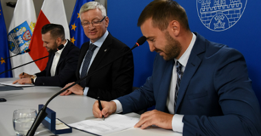 Podpisanie umowy z wykonawcą nowej pływalni na Winogradach
