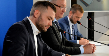 Podpisanie umowy z wykonawcą nowej pływalni na Winogradach