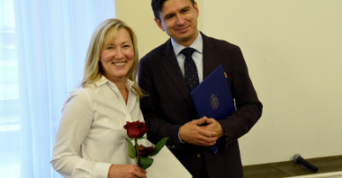 Nagrody dla nauczycieli wręczono w Sali Białej Urzędu Miasta Poznania.