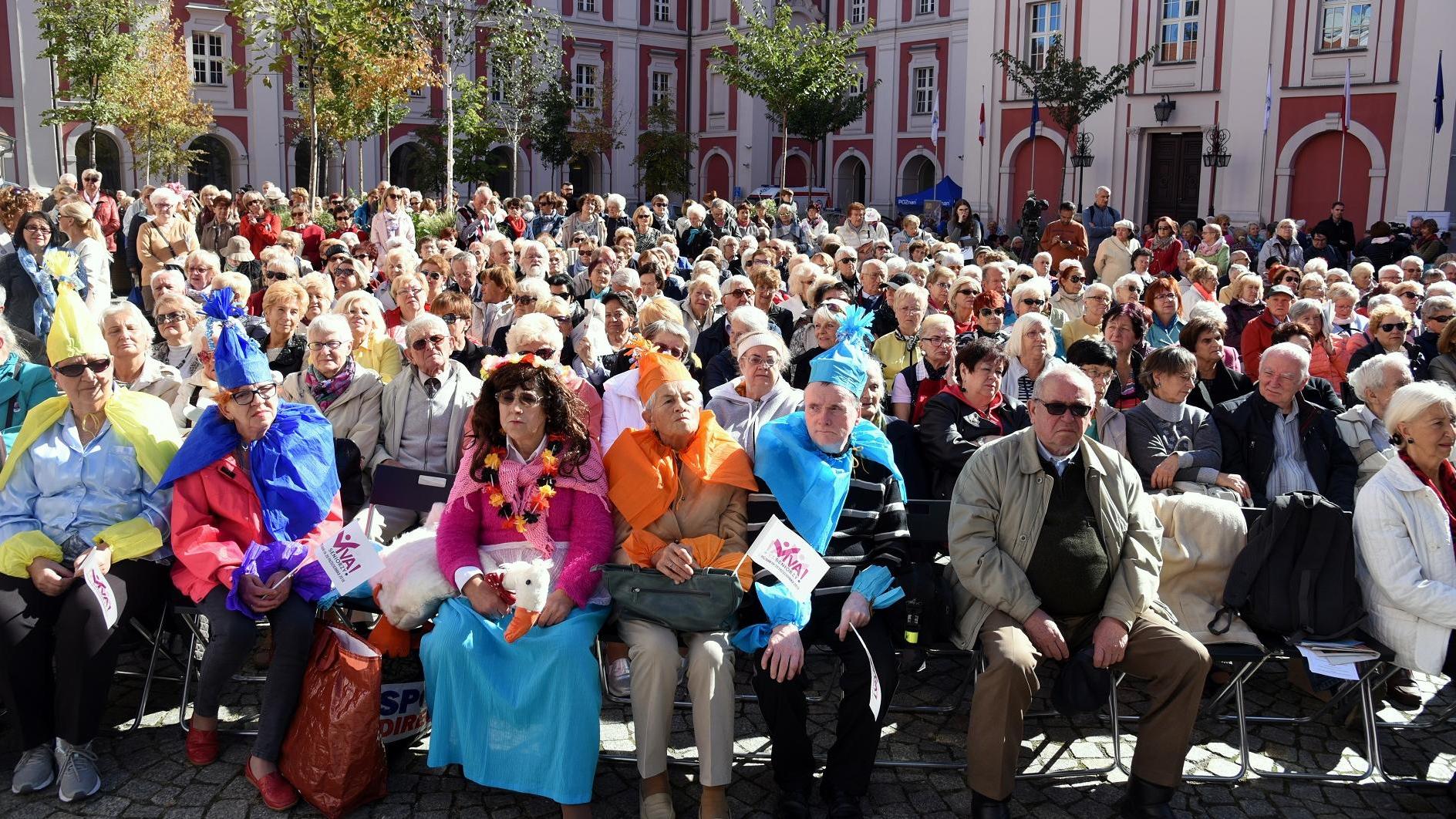W Poznaniu co roku organizowane są Senioralia - cykl wydarzeń dla starszych mieszkańców miasta - grafika artykułu