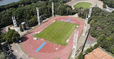 Zdjęcie przedstawia stadion na Golęcinie.