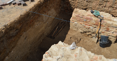 Szkielet znaleziony na placu Kolegiackim