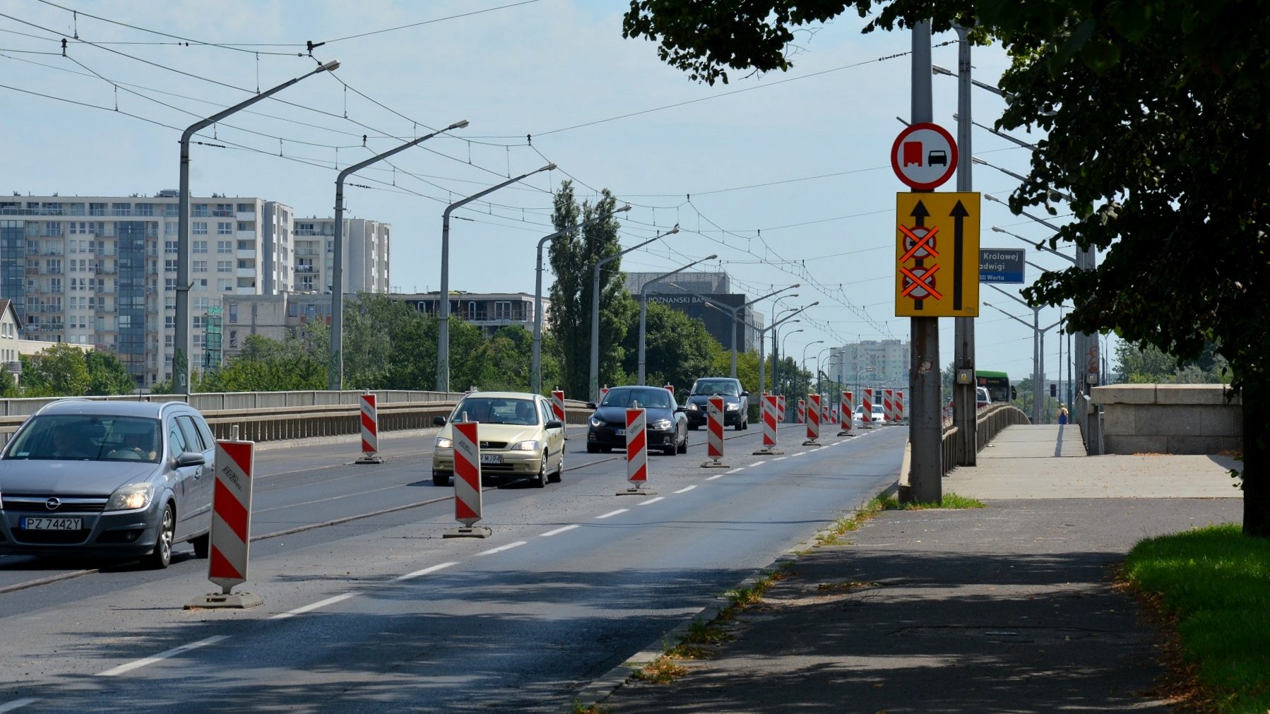Od 5 sierpnia samochody będą miały do dyspozycji po dwa pasy ruchu na moście Królowej Jadwigi