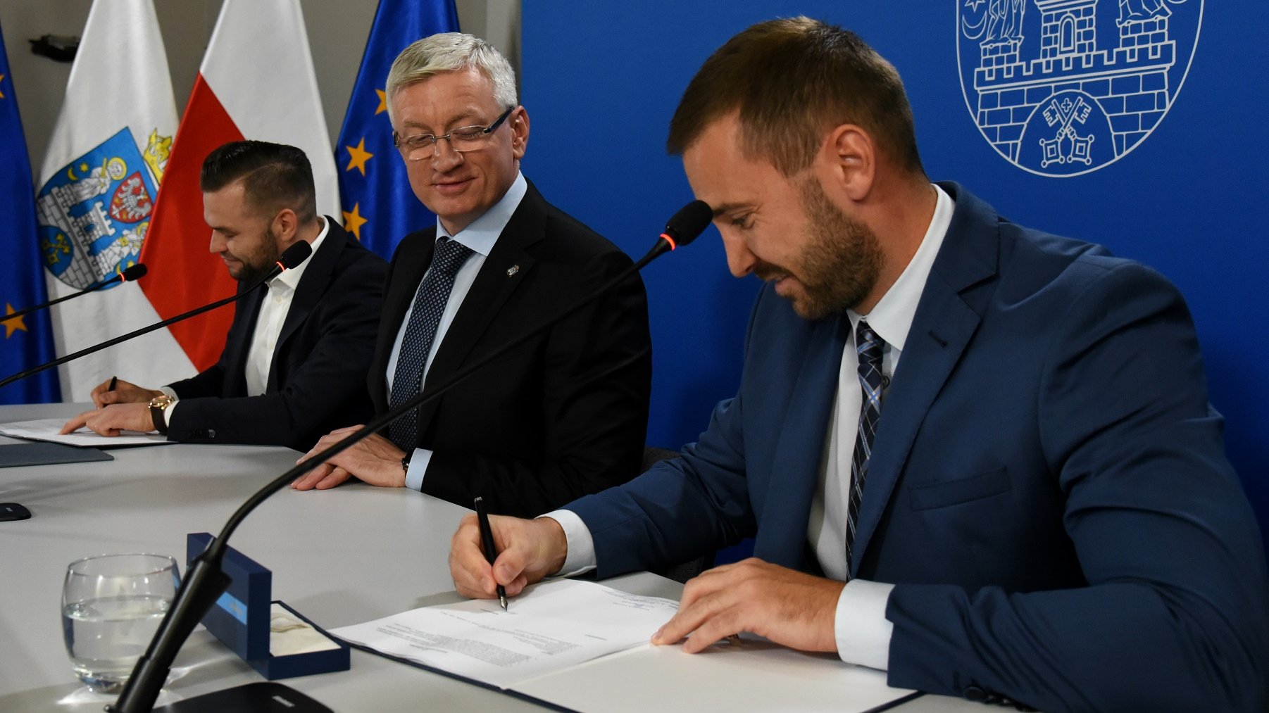 Podpisanie umowy z wykonawcą nowej pływalni na Winogradach