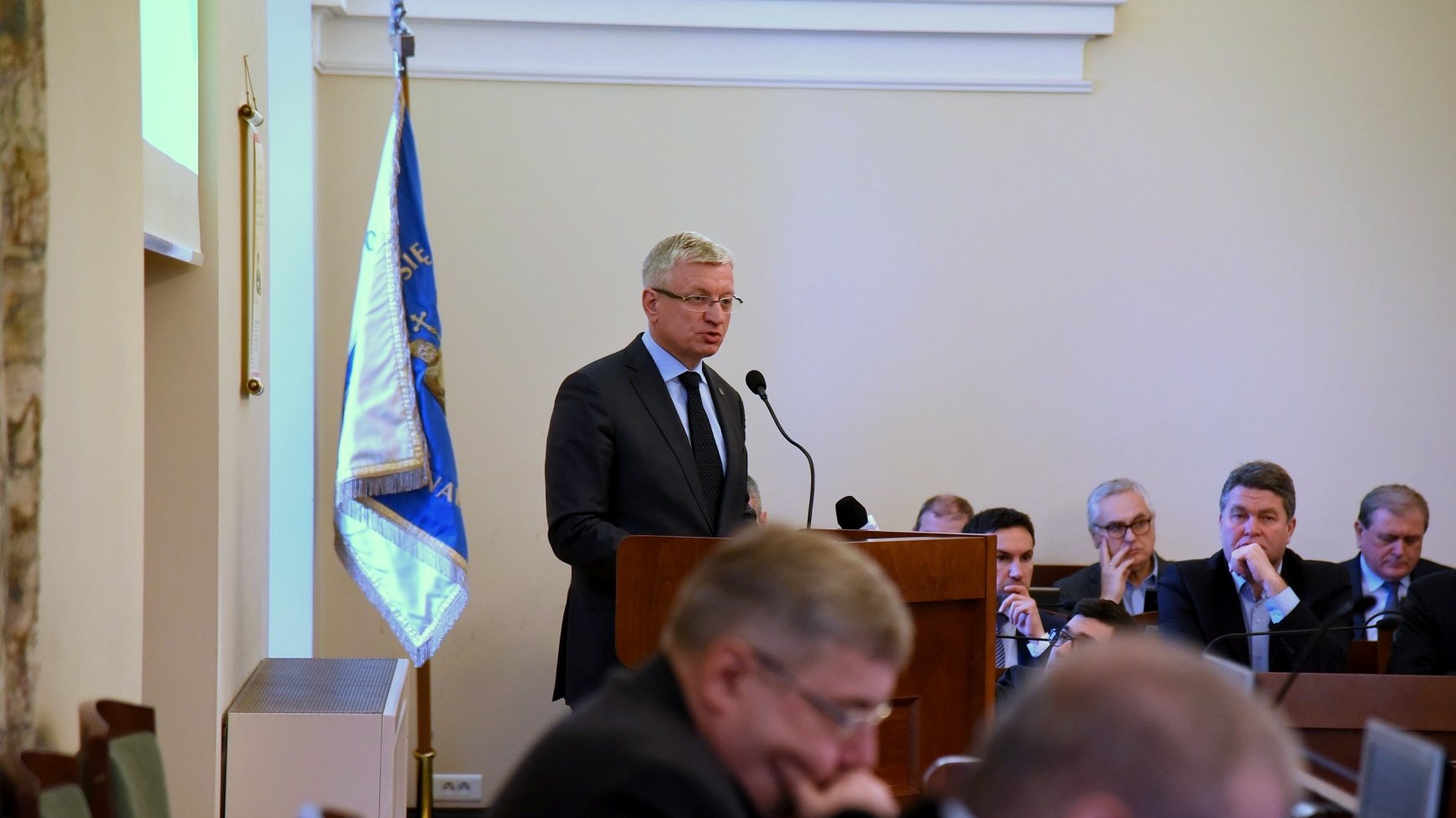 Prezydent miasta złożył radnym raport dotyczący działań, jakie podjęło miasto, by pomóc poszkodowanym w katastrofie na Dębcu