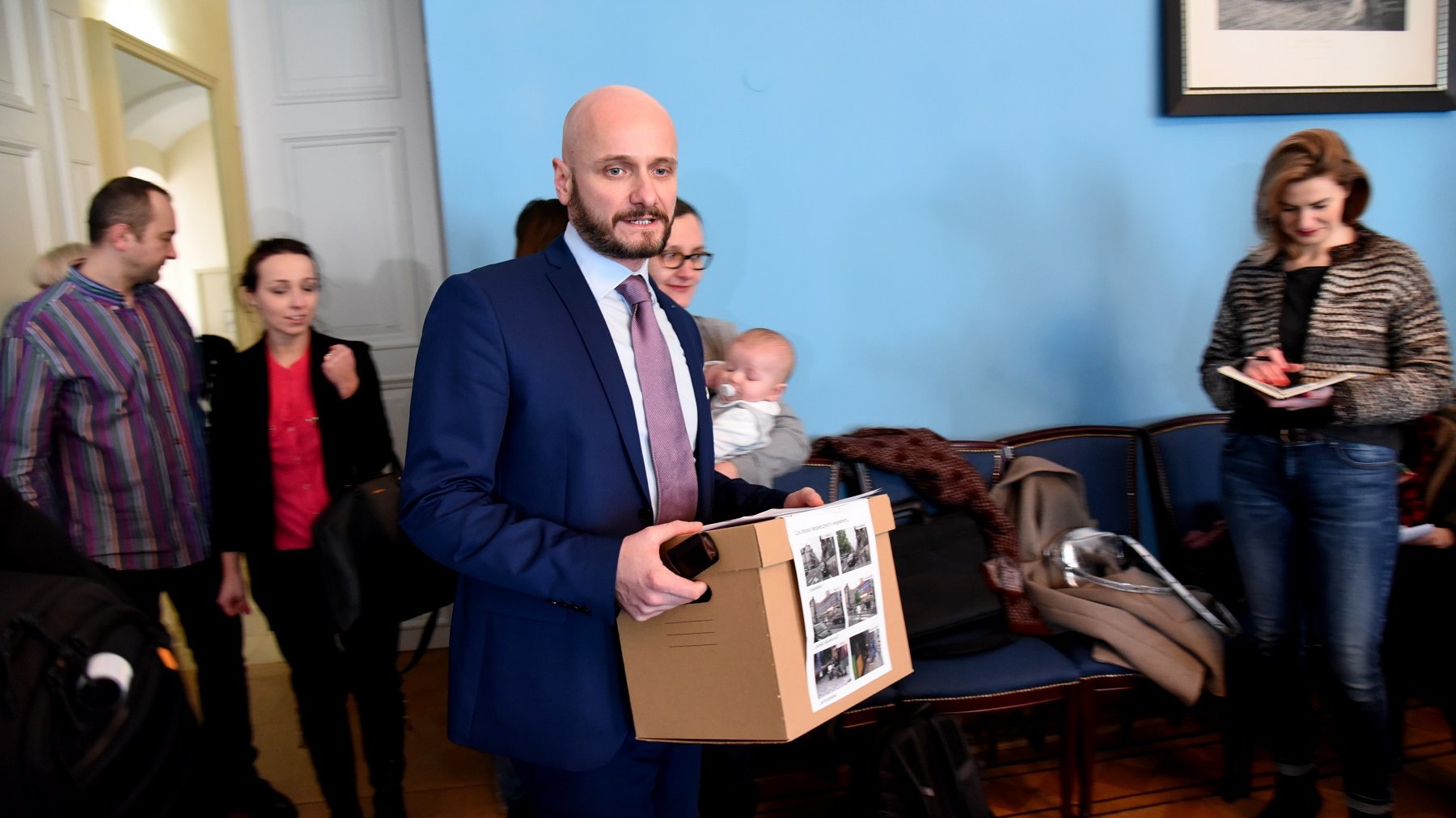 Przedstawiciele akcji "chcemy pięknych Jeżyc" przekazali prezydentowi Poznania apel podpisany przez 2155 mieszkańców