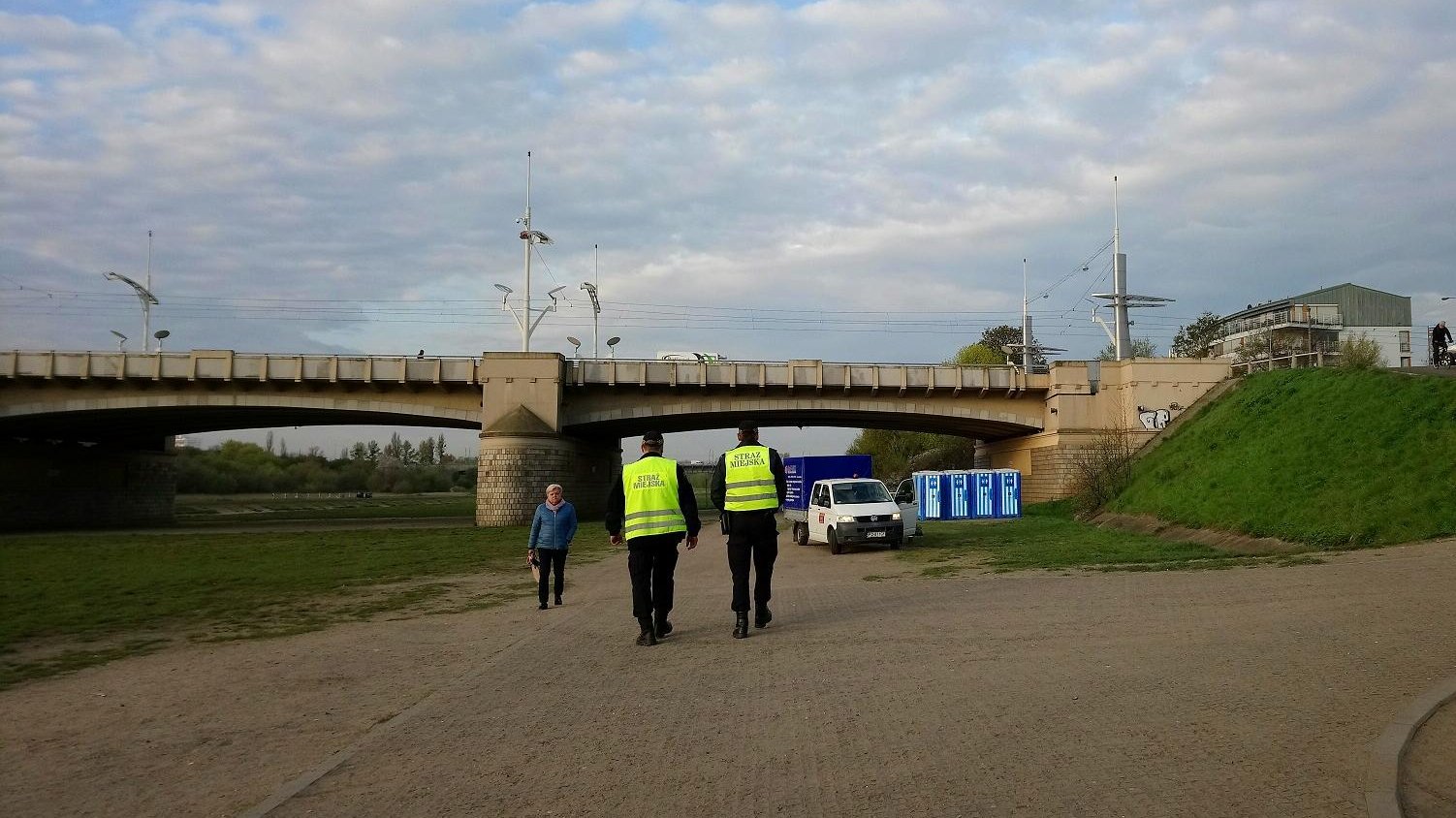Strażnicy referatu Stare Miasto w trakcie kontroli porządkowych/ fot. SM