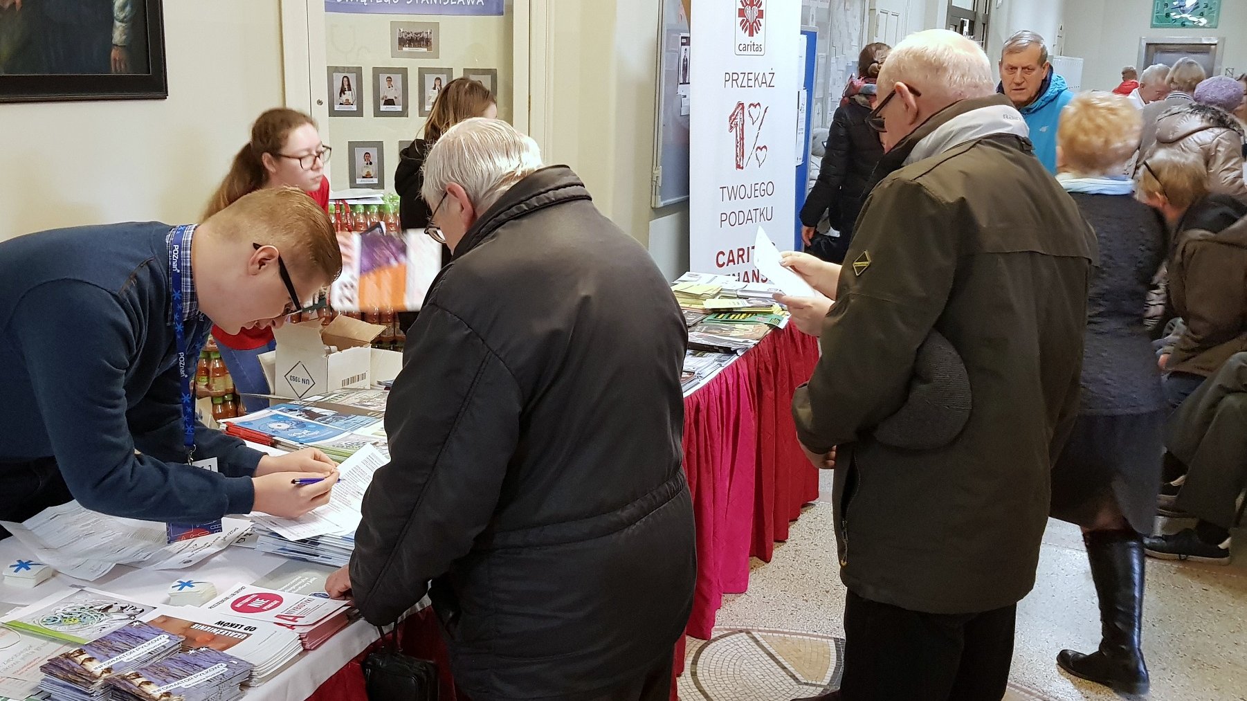 Tłumy poznaniaków odwiedziły szkołę podczas Białej Soboty