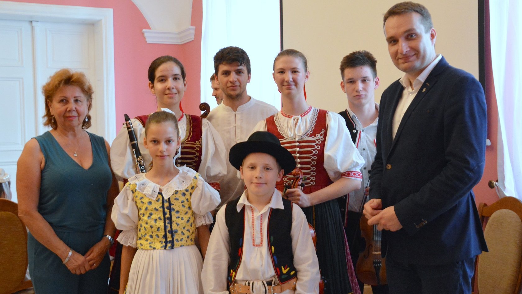 Uczestnicy Międzynarodowego Dziecięcego Festiwalu Folkloru KIDS FUN FOLK 2019 odwiedzili Urząd Miasta Poznania