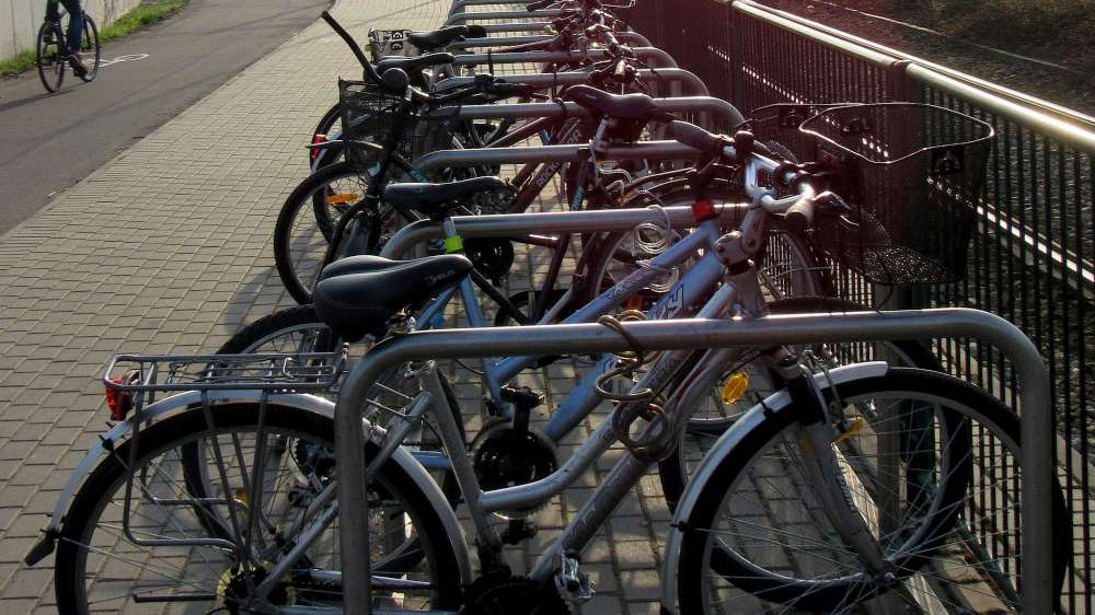 W najbliższych miesiącach w Poznaniu zamontowanych zostanie 350 stojaków rowerowych, takich jak na Junikowe