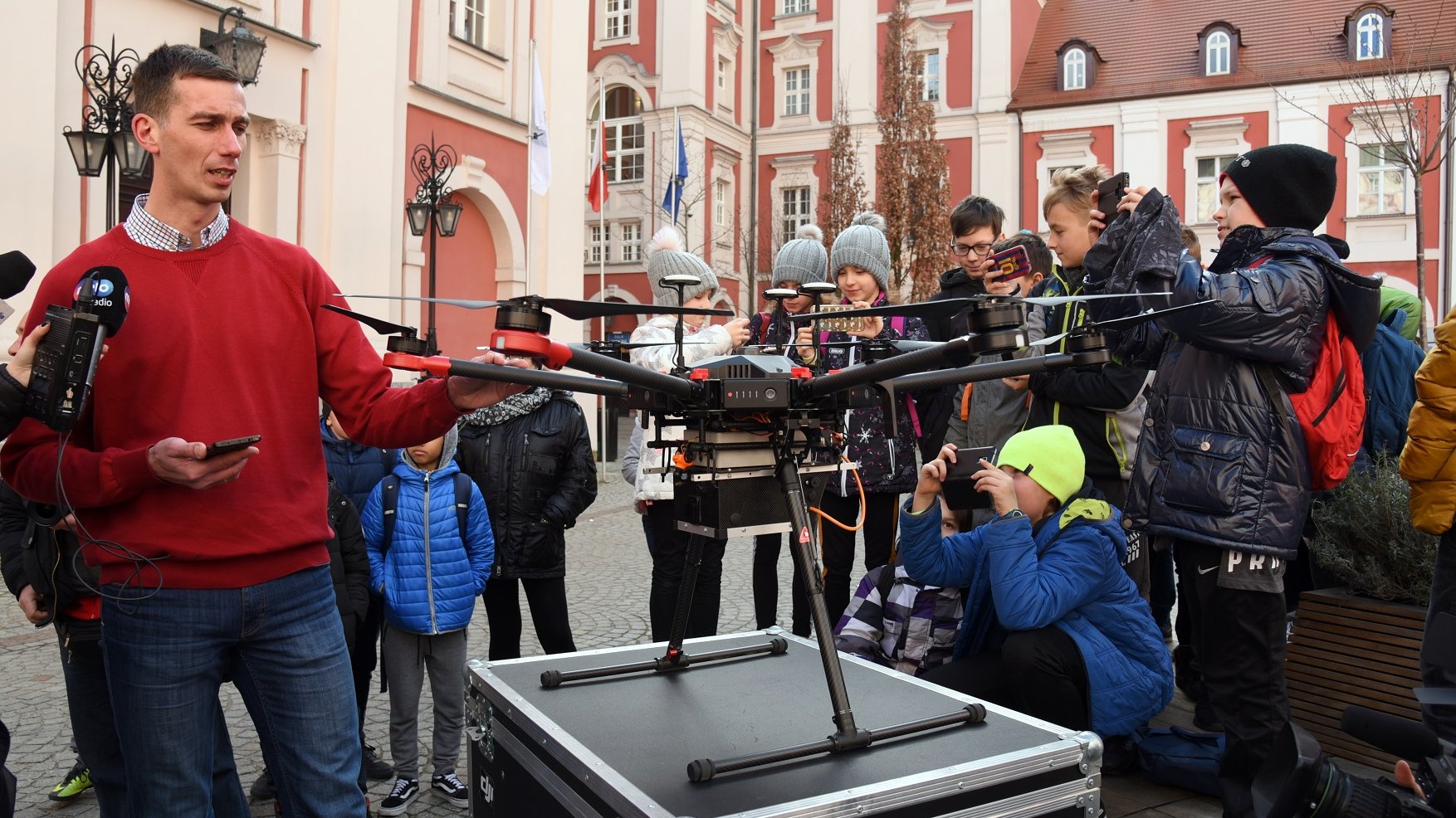 W ramach akcji "Spalajmy. Nie zatruwajmy" do Poznania zawitało mobilne laboratorium